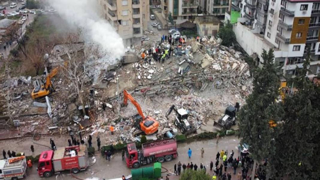 Koca şehir yerle bir oldu! Ekiplerin ulaşamadığı mahalleden gelen görüntü dehşet verici: Saatlerce göçük altında... 5